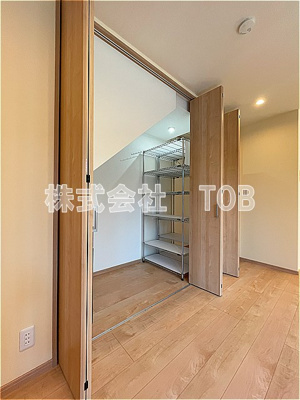 【収納】 | 杉並区松庵１丁目戸建 | 1F　LDK17.3帖　納戸