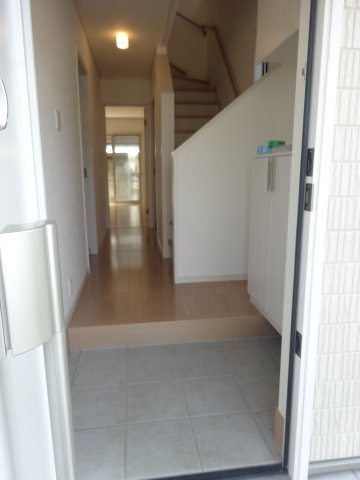 御殿山２丁目貸家の玄関