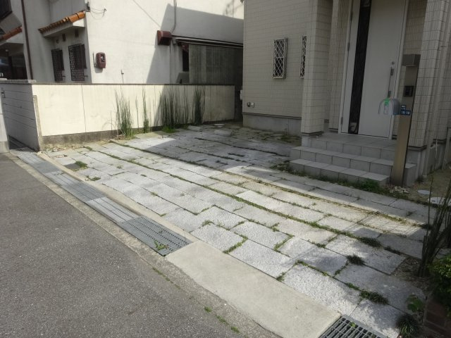 御殿山２丁目貸家の駐車場