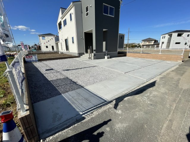 藤岡市岡之郷第4（全棟）5号棟の駐車場|駐車場に車を止められます