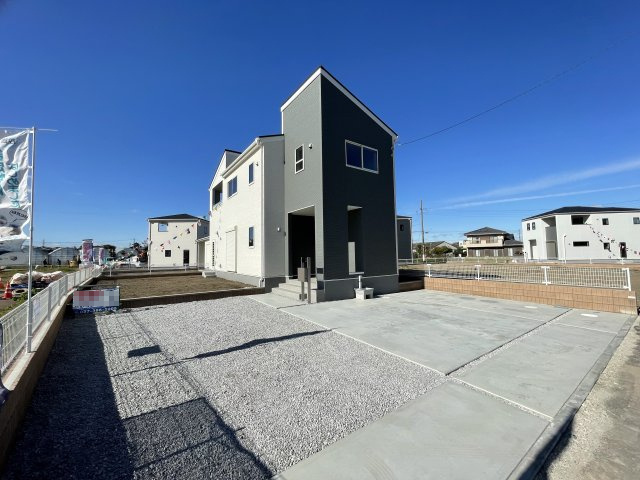 藤岡市岡之郷第4（全棟）5号棟の前面道路含む現地写真