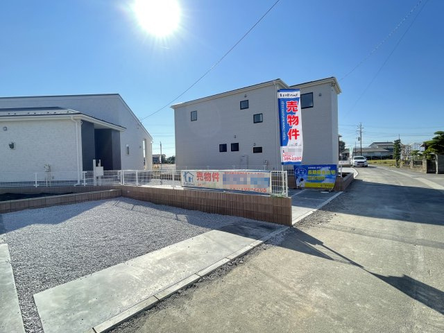 藤岡市岡之郷第4（全5棟）3号棟の前面道路含む現地写真|建物完成済みでございます。お部屋のご内覧可能でございます。お気軽にお問合せ下さいませ(^▽^)/