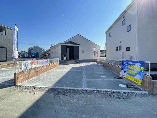 藤岡市岡之郷第4（全5棟）3号棟の駐車場|駐車場の用意があります