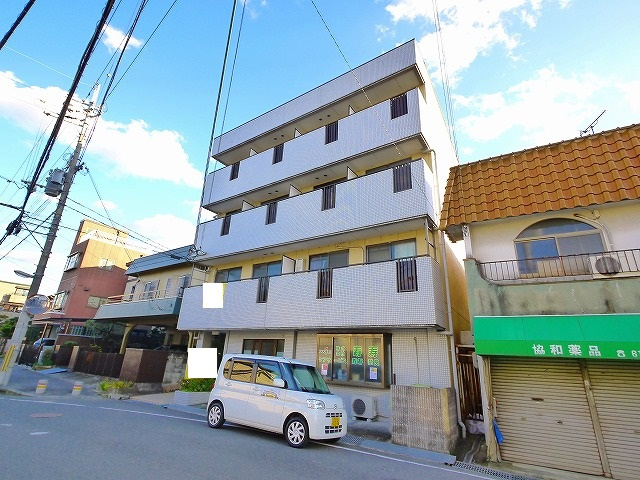 神殿マンション3号棟の外観