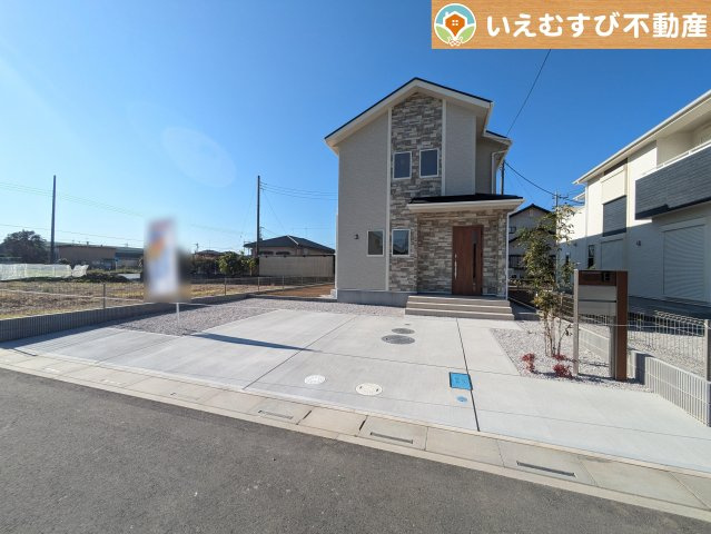BLOOMING GARDEN　行田市谷郷の駐車場|2台駐車可能なスペース完備
しっかり舗装してある駐車スペースで天気が悪く足元が悪い日でも乗り降りしやすい♪
