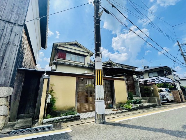 醍醐御陵西裏町|地下鉄「小野」駅徒歩１５分！
周辺は閑静な住宅地で落ち着いています！
外観も趣があっていいですね♪