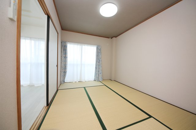 コスモタウンの和室