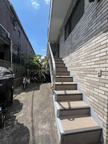 エクレール四谷のエントランス