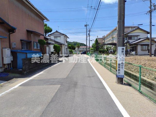 ６３７６３　岐阜市石原土地の前面道路含む現地写真