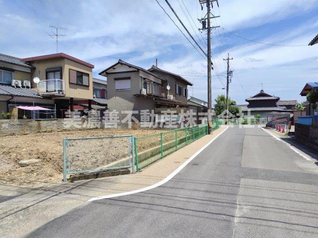 ６３７６３　岐阜市石原土地の前面道路含む現地写真