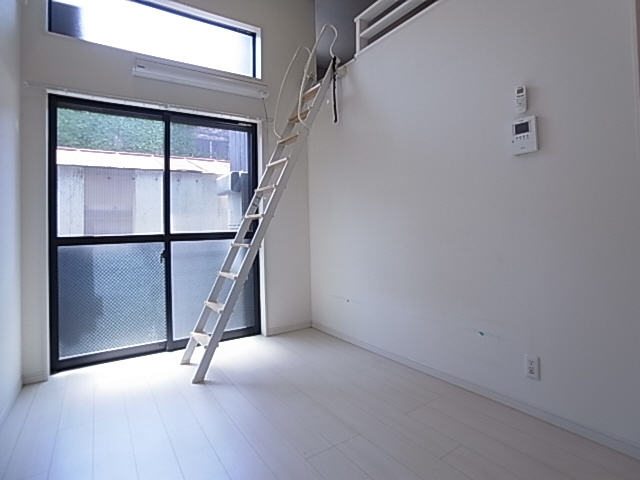 神戸市長田区久保町７丁目のアパートの居間・リビング|リビング室内