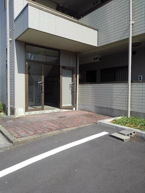 エステート大東の駐車場