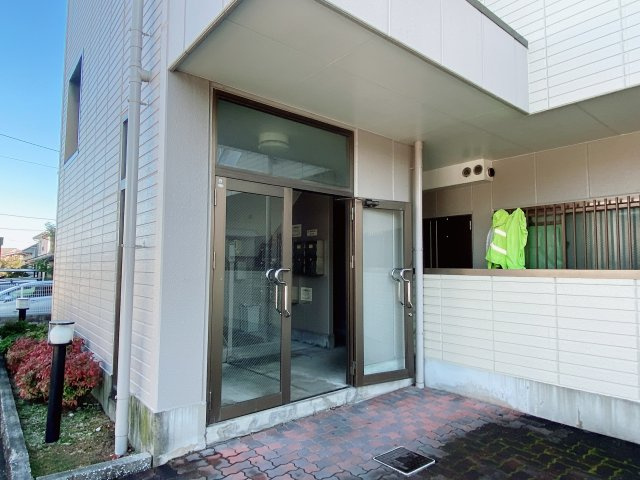 エステート大東のエントランス