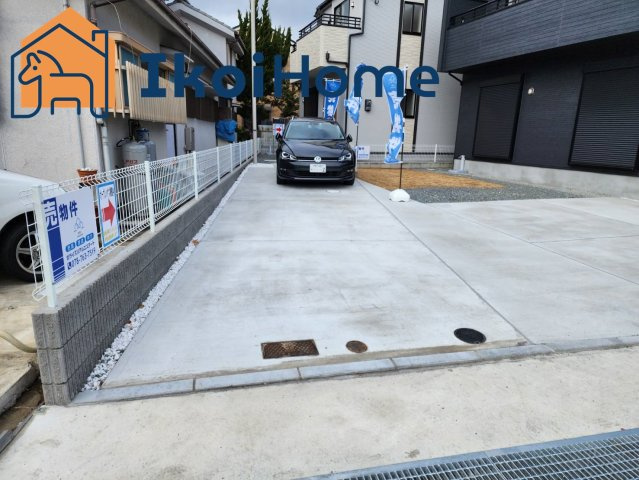 明石市二見町西二見　新築一戸建のエントランス|施工事例です　シャッターがついているので雨風から守る事ができます。