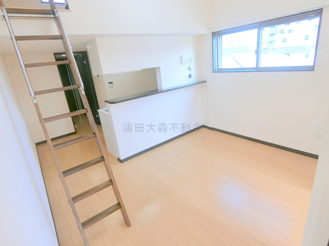 Lares-y(ラレース ワイ