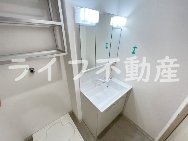 クリエオーレ菱江Ⅲの独立洗面台|朝の支度にも助かる、独立の洗髪洗面化粧台