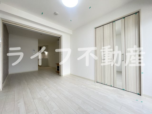 クリエオーレ菱江Ⅲの洋室|明るい洋室です