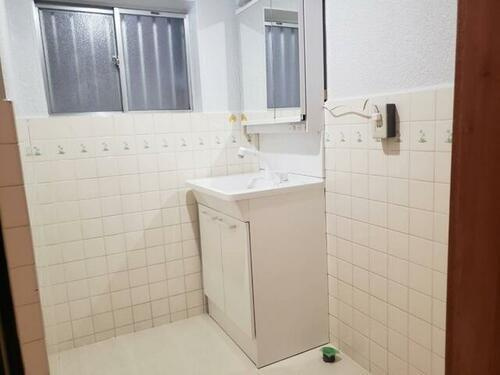 北条6丁目　中古一戸建ての独立洗面台|洗面台　洗濯機置き場
■物件内覧・資金計画相談・住宅ローン相談、リフォーム相談、お問合せ受付中■
※当日・翌日のご内覧、ご相談はお電話でのお問合せがスムーズです！