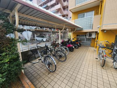 カーサヴェルデ西大路五条（旧ハイツ紅屋）の駐車場|駐輪場