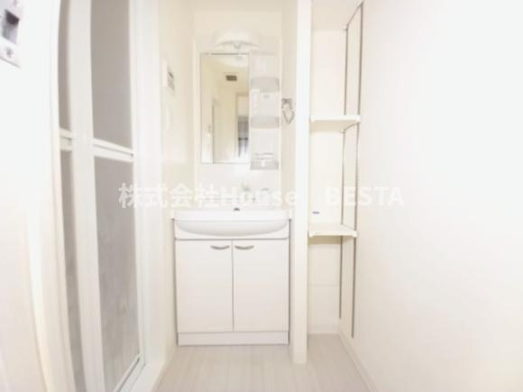 ファーストフィオーレ神戸湊町の独立洗面台