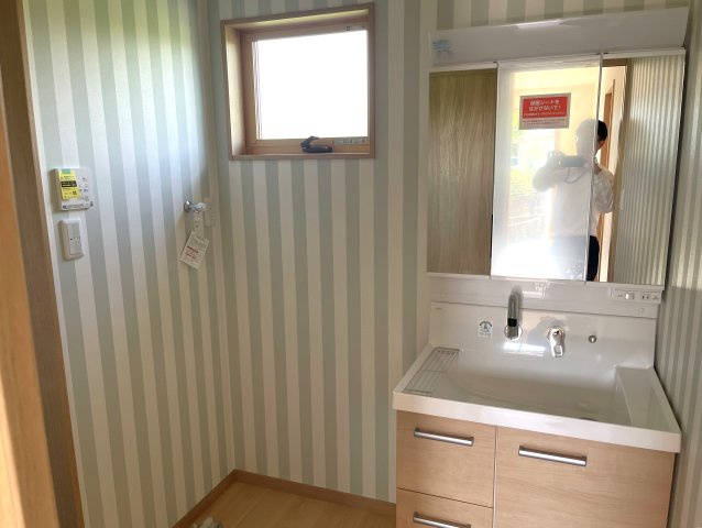 金光町佐方戸建ての独立洗面台