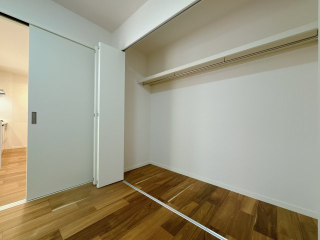 【収納】 | 大濠ハイツ | 幅も奥行きもあるクローゼット、お荷物が多くても安心です。