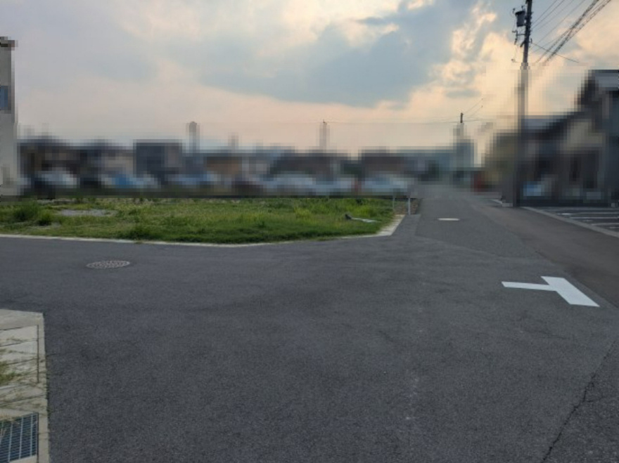 ６３７７９　大垣市本今4丁目分譲地の前面道路含む現地写真