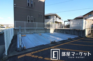 【駐車場】
