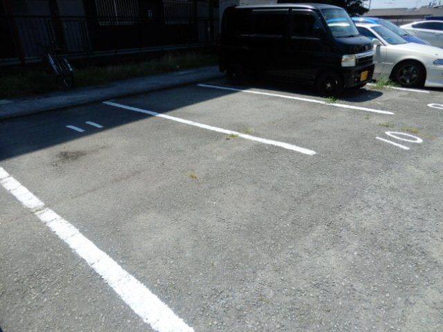 カルム魚住の駐車場