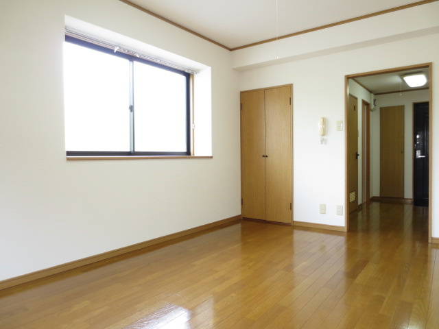 熊本市西区池田２丁目の賃貸マンションの居間・リビング