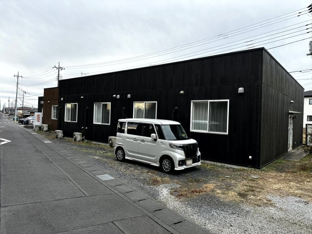 羽川貸テナントの外観