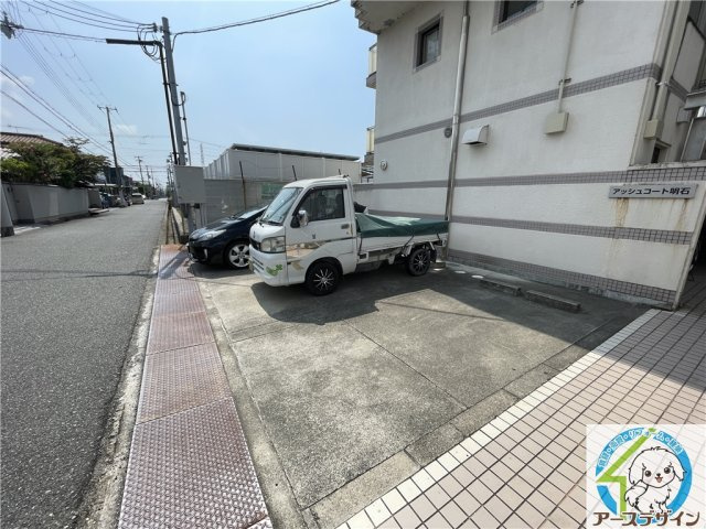 アッシュコート明石の駐車場