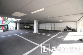 【駐車場】