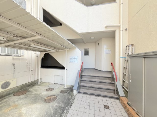 エメラルドマンション高木のエントランス