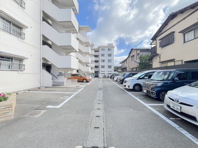 エメラルドマンション高木の駐車場