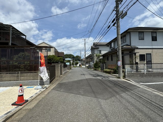 柏市しいの木台５丁目新築戸建（しいの木台８期）の前面道路含む現地写真|南東側前面道路・幅員6ｍ