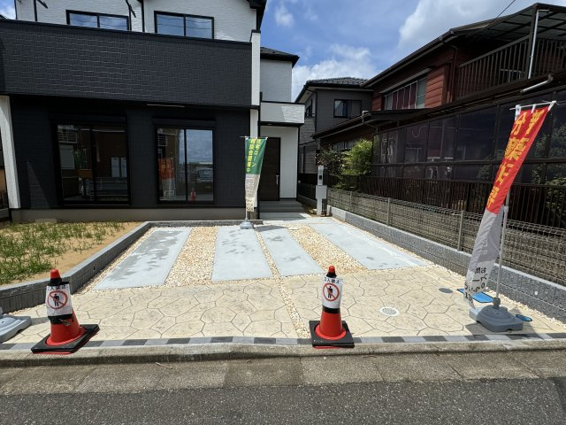 柏市しいの木台５丁目新築戸建（しいの木台８期）の駐車場|駐車スペース・並列２台駐車可