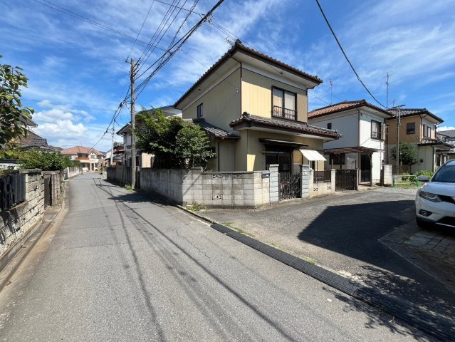 【前面道路含む現地写真】 | 桶川市鴨川1丁目　中古戸建