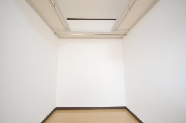 堺市北区百舌鳥梅町１丁の中古一戸建の収納|ウォークインクローゼット