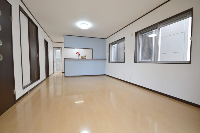 堺市北区百舌鳥梅町１丁の中古一戸建の居間・リビング