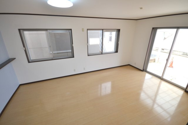 堺市北区百舌鳥梅町１丁の中古一戸建の居間・リビング
