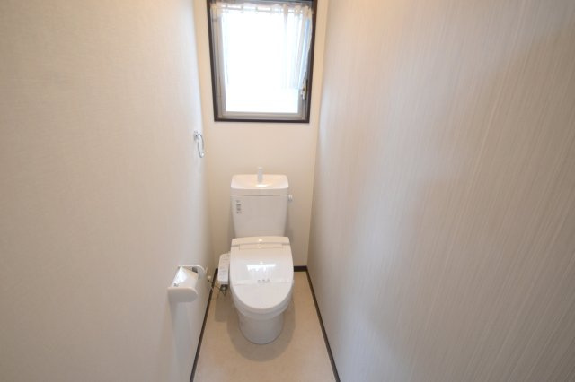 堺市北区百舌鳥梅町１丁の中古一戸建のトイレ