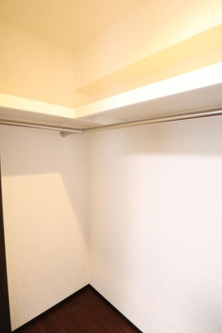 プレジオ新大阪EUROの収納|ウォークインクローゼット