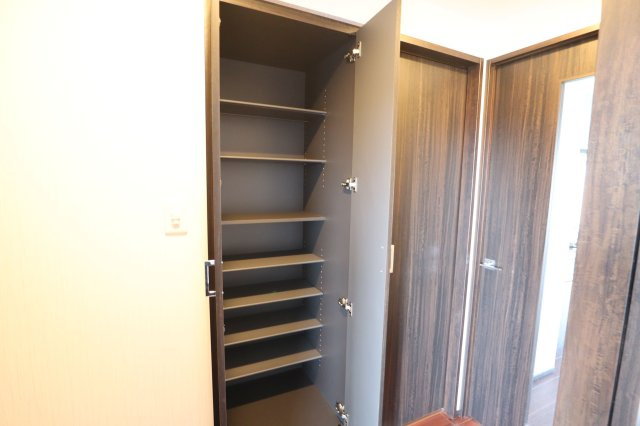 プレジオ新大阪EUROの収納|シューズボックス