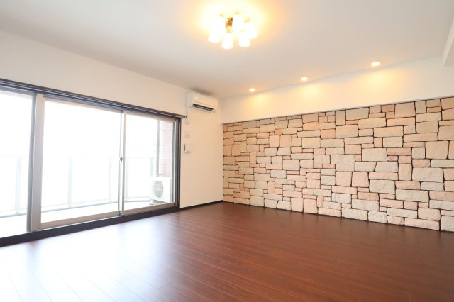 プレジオ新大阪EUROの居間・リビング