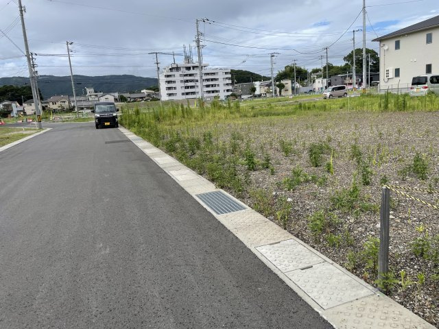 【その他】 | 売地　高知市中須賀町　南区画　＠57.03 | 西側前面道路より北を望みて