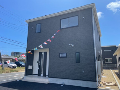 【外観】 | 神栖市知手中央第9-5号棟(ルーフバルコニー・防犯カメラ) | ４ＳＬＤＫ　最短即日見学も可能です。お気軽にお問合せ下さい！   