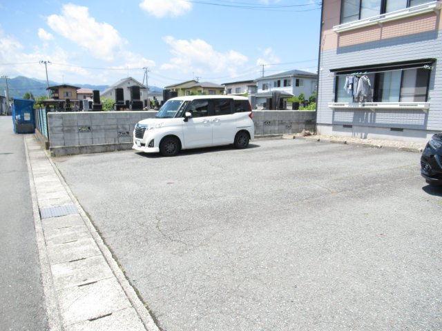 コーポSATOの駐車場