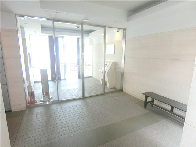 大鳥居3LDK分譲マンションのエントランス