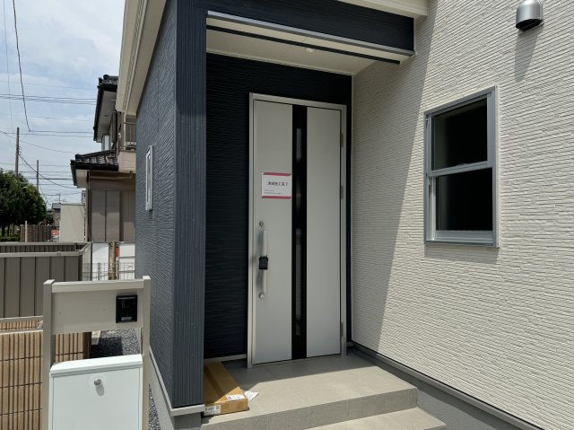 八潮市緑町２丁目新築戸建【松之木小学校：9分】のエントランス|エントランス・玄関ポーチ